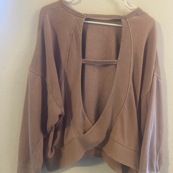 Ocean Drive Women's Beige Open Back Sweatshirt in Size Medium - Picture 2 of 6